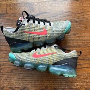 Nike air vapormax flyknit running shoes women's 8 (6.5 youth) coral swoosh